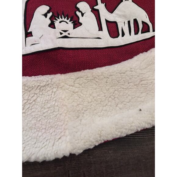 Nativity Scene Christmas Tree Skirt Jesus 48" Felt Red White Fur Holiday - Picture 4 of 9
